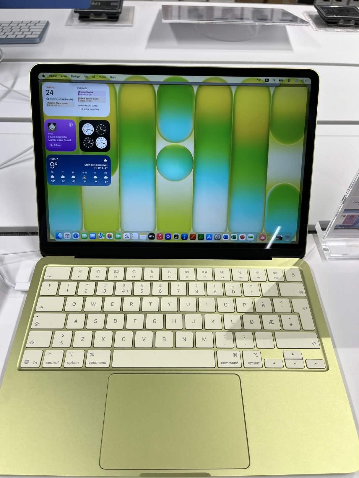 MacBook Neo detalj
